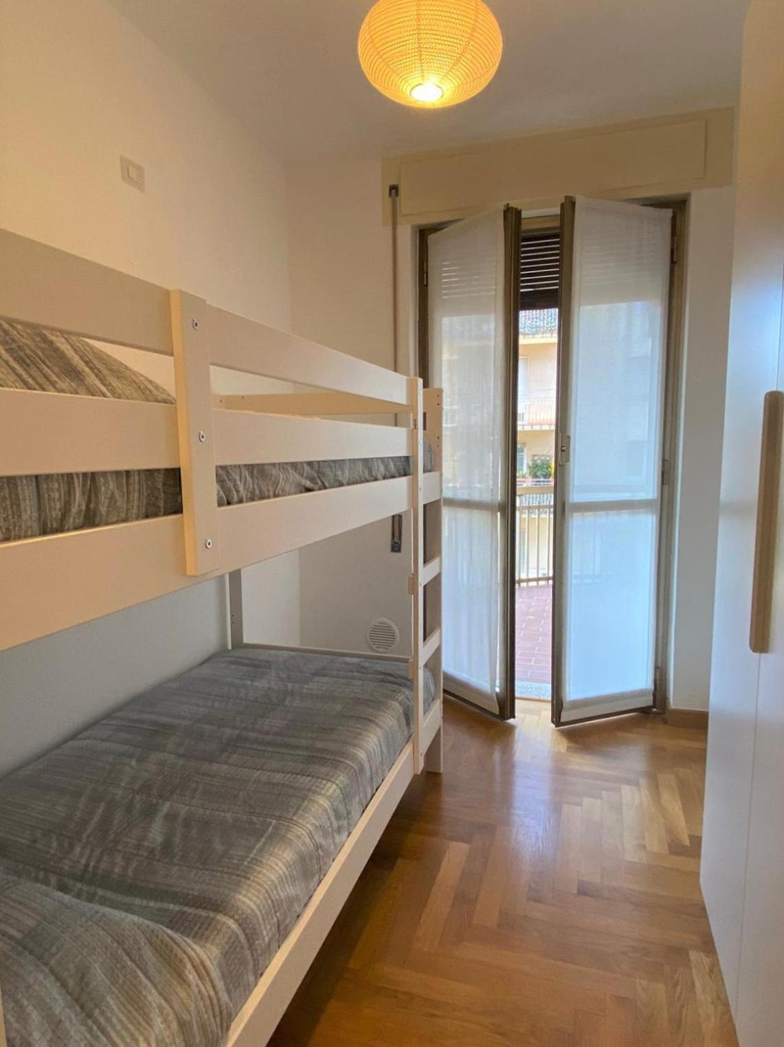 The Little Duck - Modern Apartment With Balcony Como Eksteriør bilde