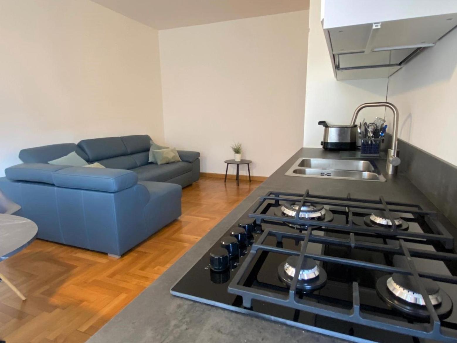 The Little Duck - Modern Apartment With Balcony Como Eksteriør bilde