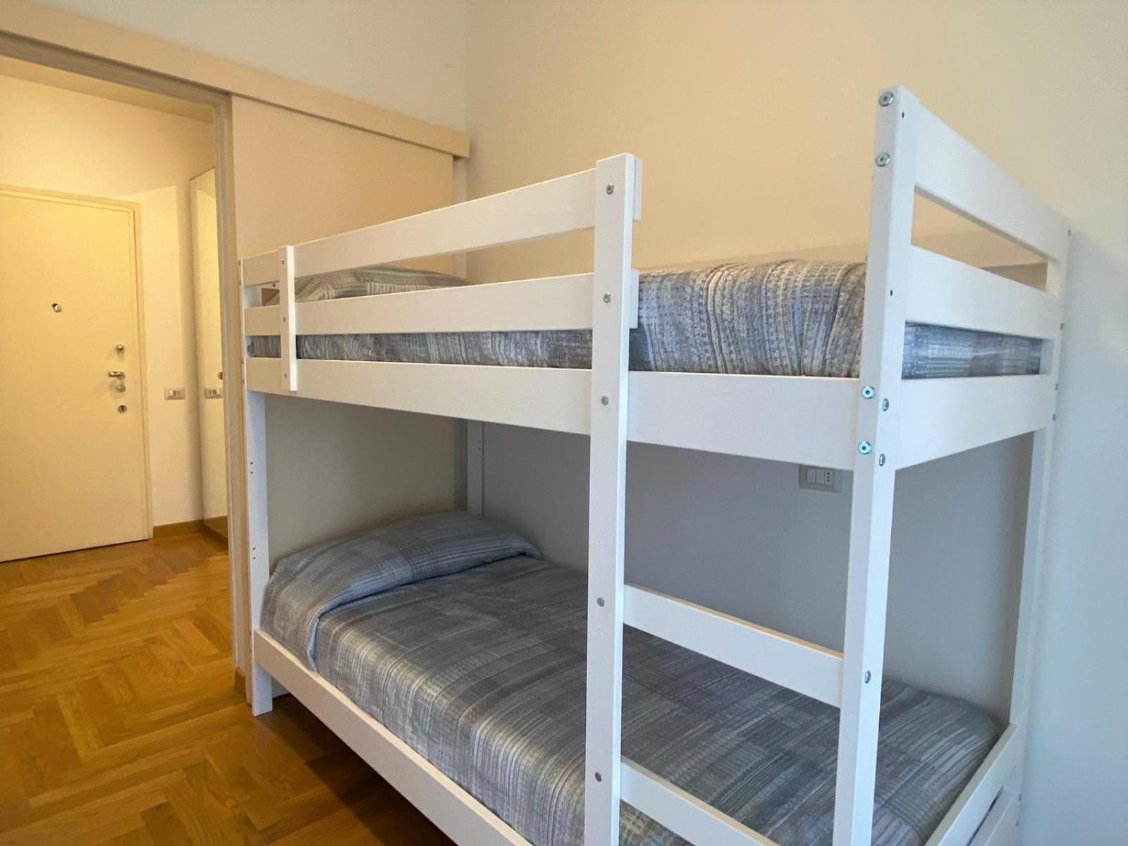 The Little Duck - Modern Apartment With Balcony Como Eksteriør bilde