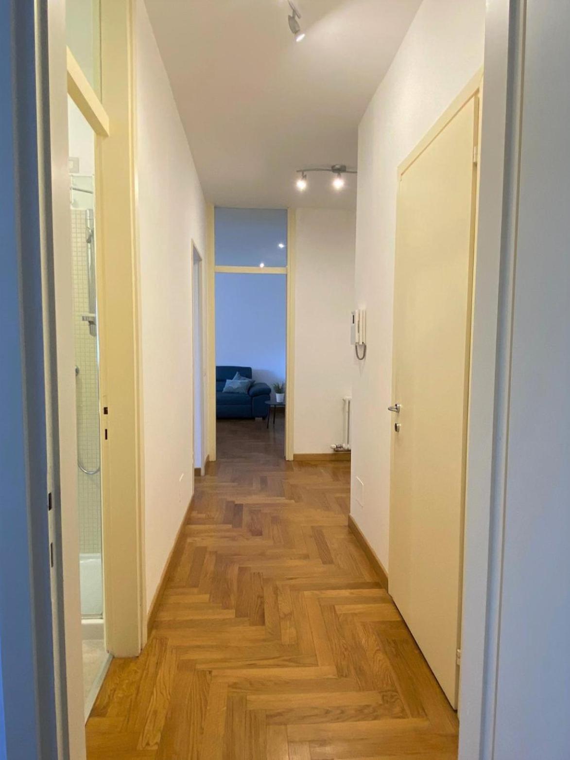 The Little Duck - Modern Apartment With Balcony Como Eksteriør bilde