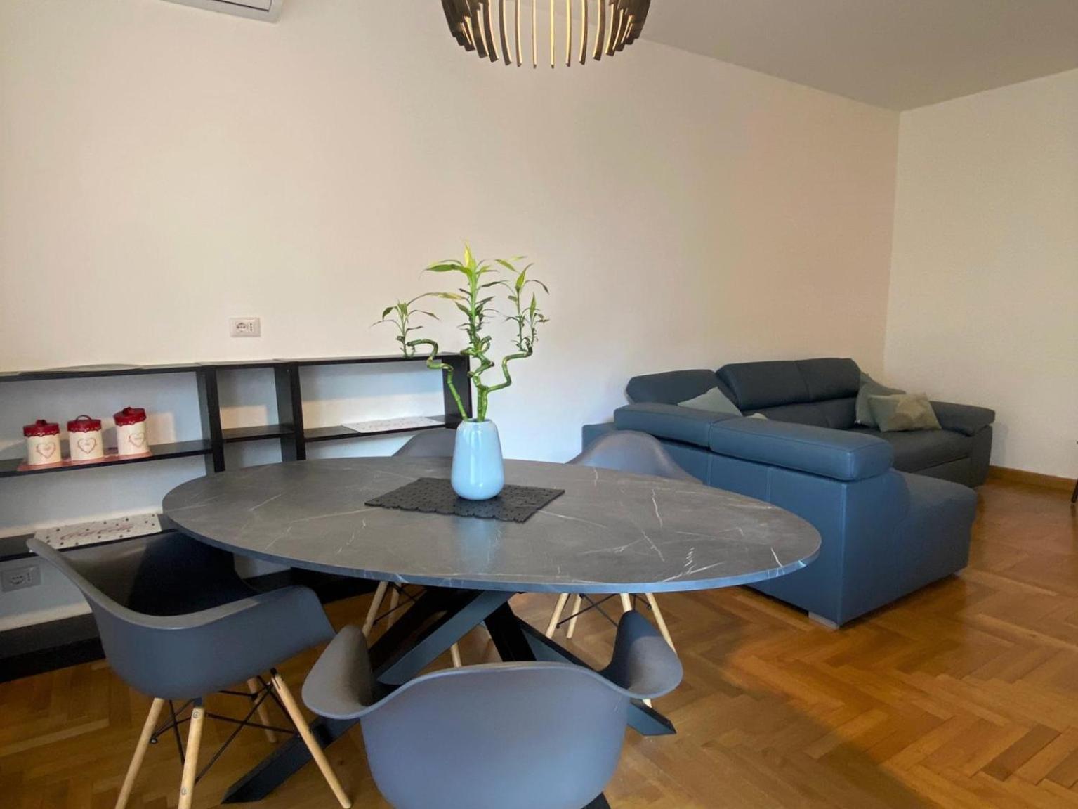 The Little Duck - Modern Apartment With Balcony Como Eksteriør bilde