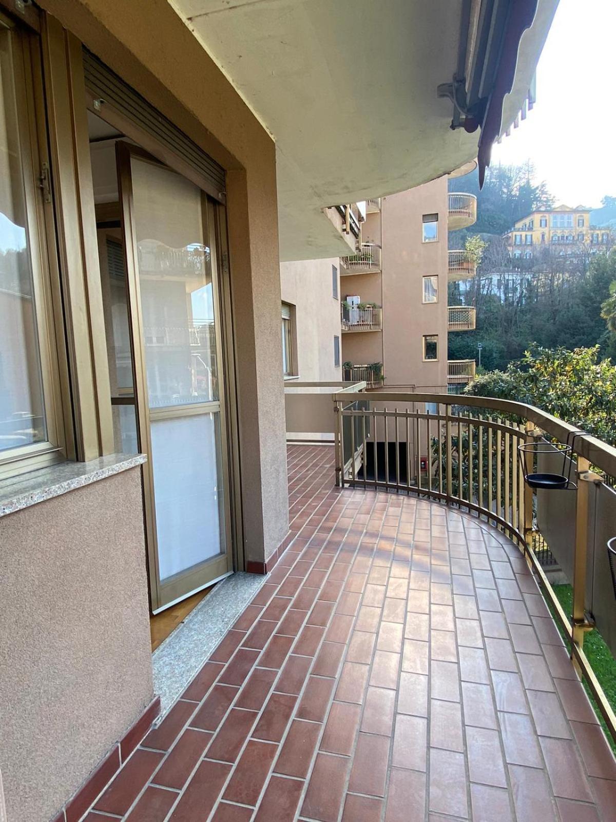 The Little Duck - Modern Apartment With Balcony Como Eksteriør bilde