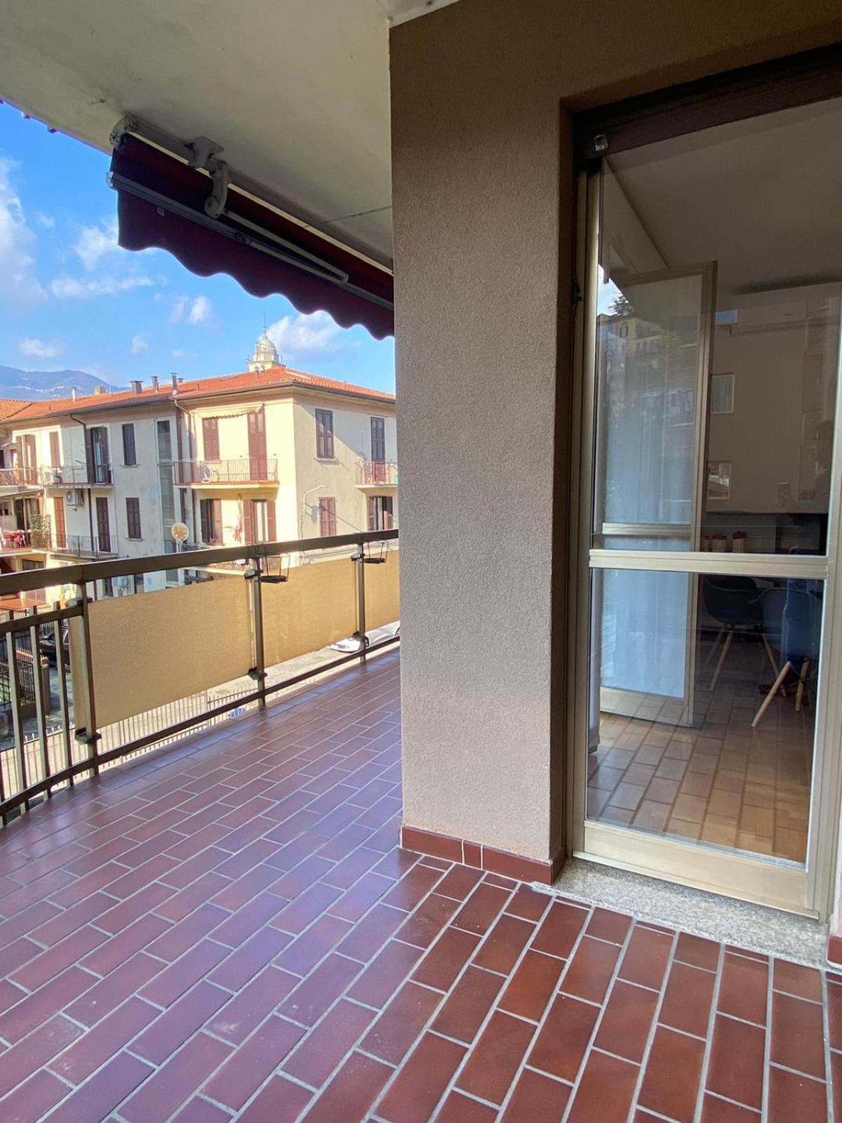 The Little Duck - Modern Apartment With Balcony Como Eksteriør bilde